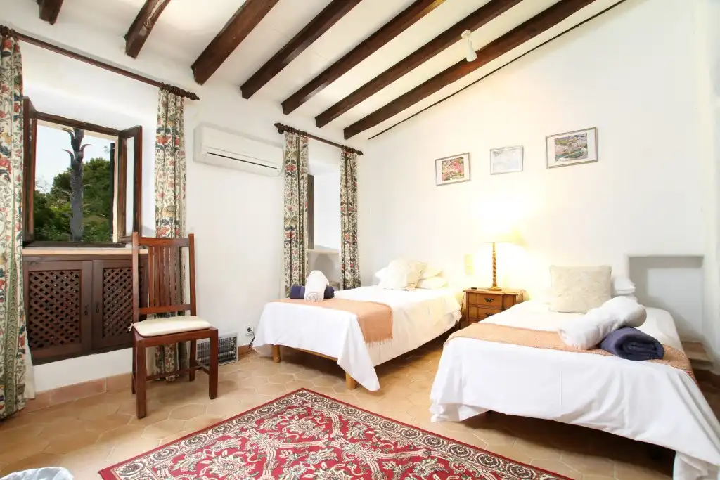 Habitación de Finca rústica en venta en Pollença con Aire acondicionado, Calefacción y Jardín privado
