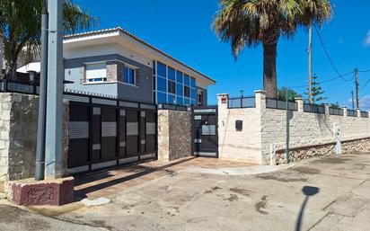 Exterior view of House or chalet for sale in Alzira  with Air Conditioner, Private garden and Parquet flooring