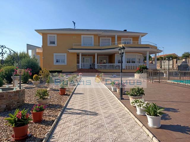 Casa-chalet en Venta en Calle Don Manuel Canto Campo, 2 en Roales