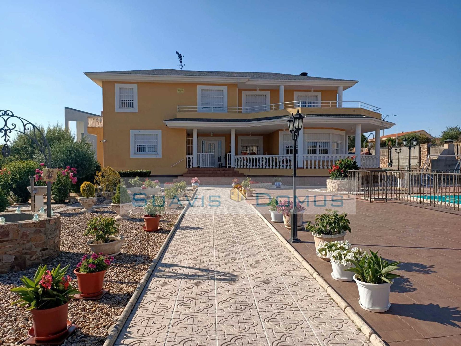 Exterior view of House or chalet for sale in Roales  with Heating, Private garden and Terrace