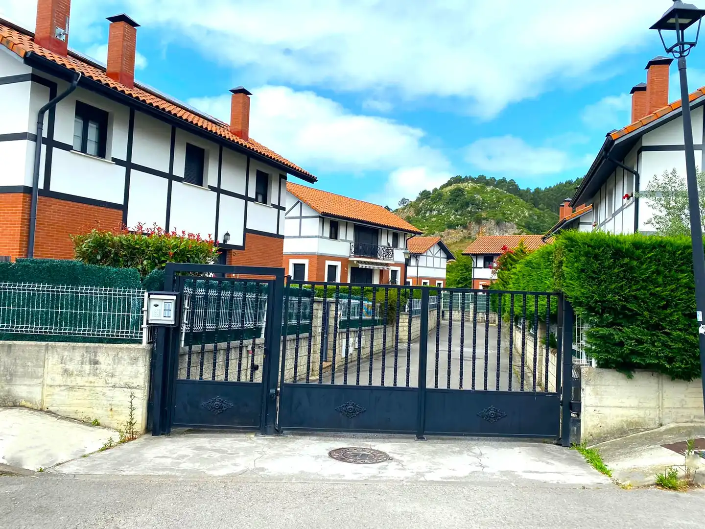 Exterior view of Houses for sale in Castro-Urdiales  with Heating, Private garden and Parquet flooring