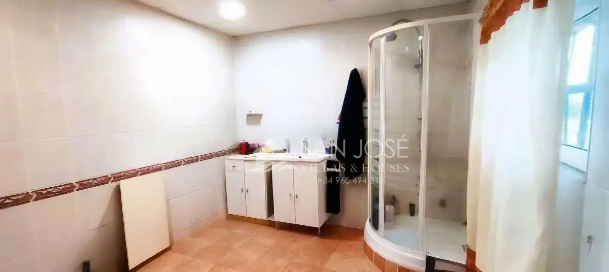 Bany de Casa o xalet en venda en Monóvar  / Monòver amb Calefacció, Traster i Piscina