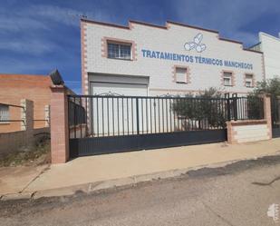 Exterior view of Industrial buildings for sale in Argamasilla de Calatrava