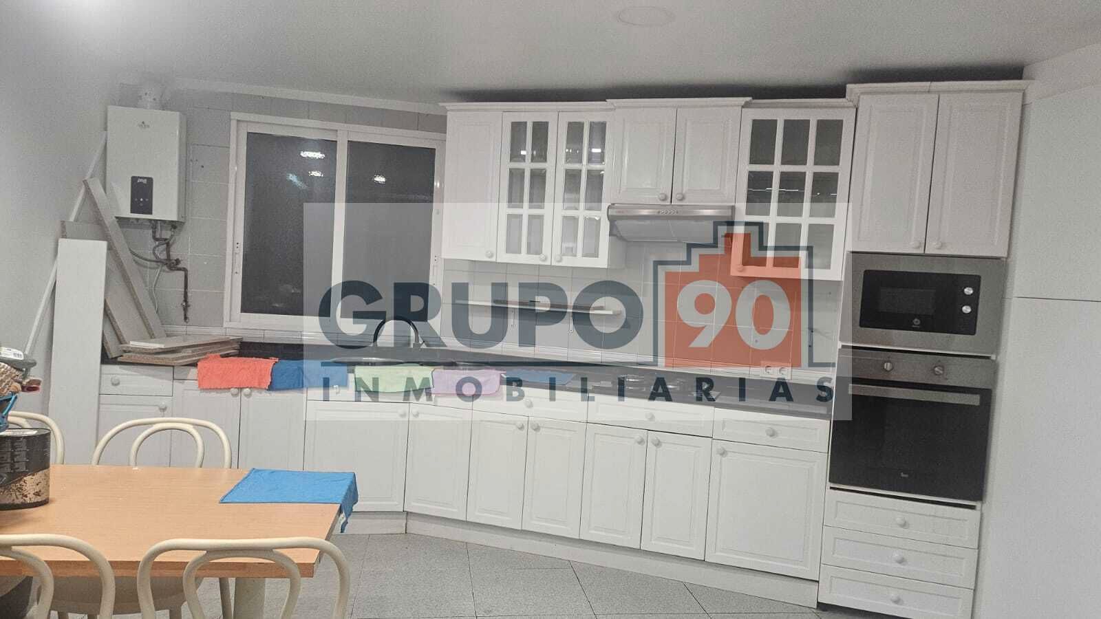 Kitchen of Flat to rent in  Valencia Capital  with Air Conditioner and Balcony