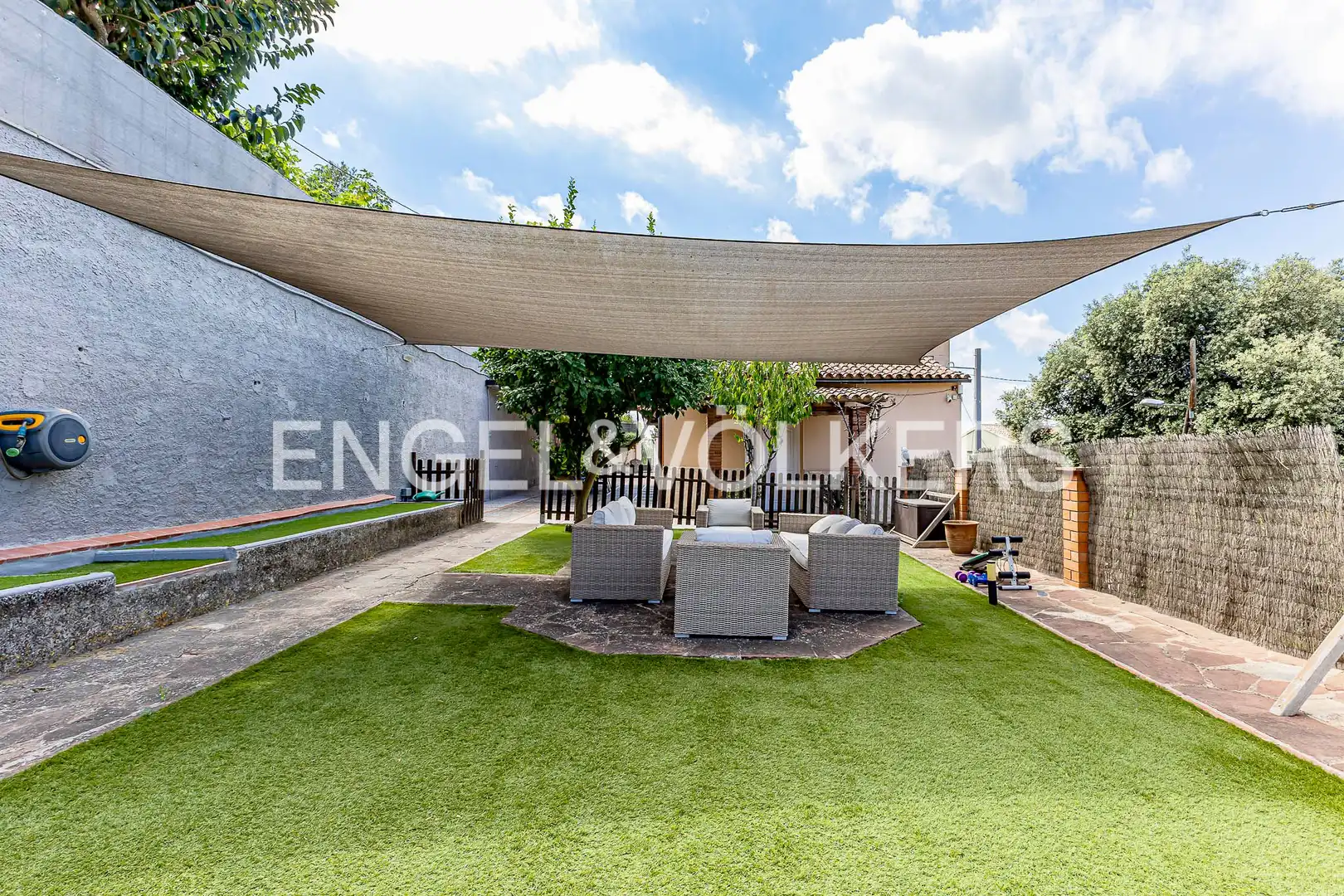 Terrassa de Casa o xalet en venda en Sant Cugat del Vallès amb Aire condicionat, Calefacció i Jardí privat