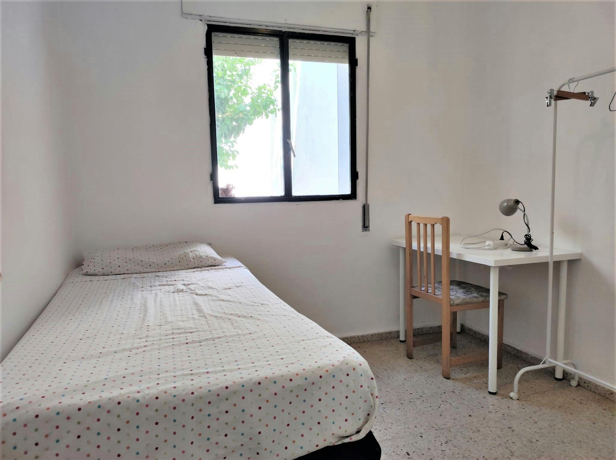 Flat to share in N/A, Triana Casco Antiguo