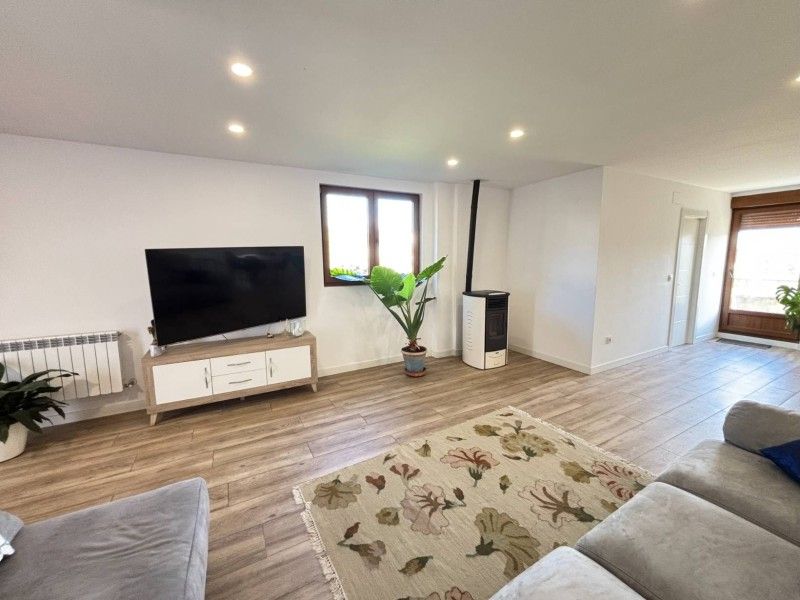 Sala d'estar de Casa o xalet en venda en Reocín amb Calefacció, Parquet i Terrassa