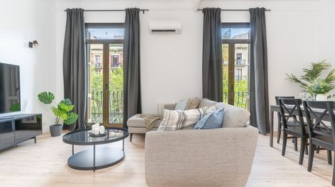 Piso de 5 habitaciones y 3 baños con licencia turística en La Nova Esquerra de lEixample, Barcelona, imatge 2