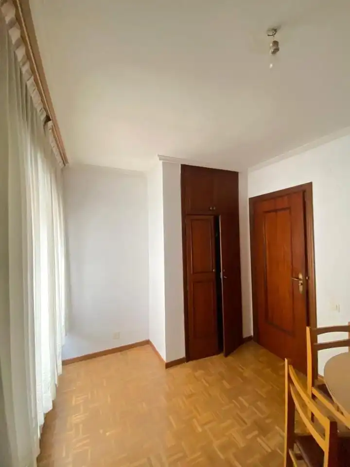 Dormitori de Àtic en venda en León Capital  amb Calefacció, Parquet i Terrassa