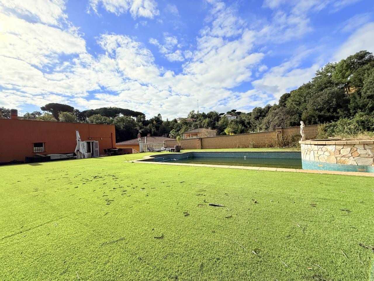 Swimming pool of House or chalet for sale in Riells i Viabrea  with Air Conditioner, Heating and Private garden