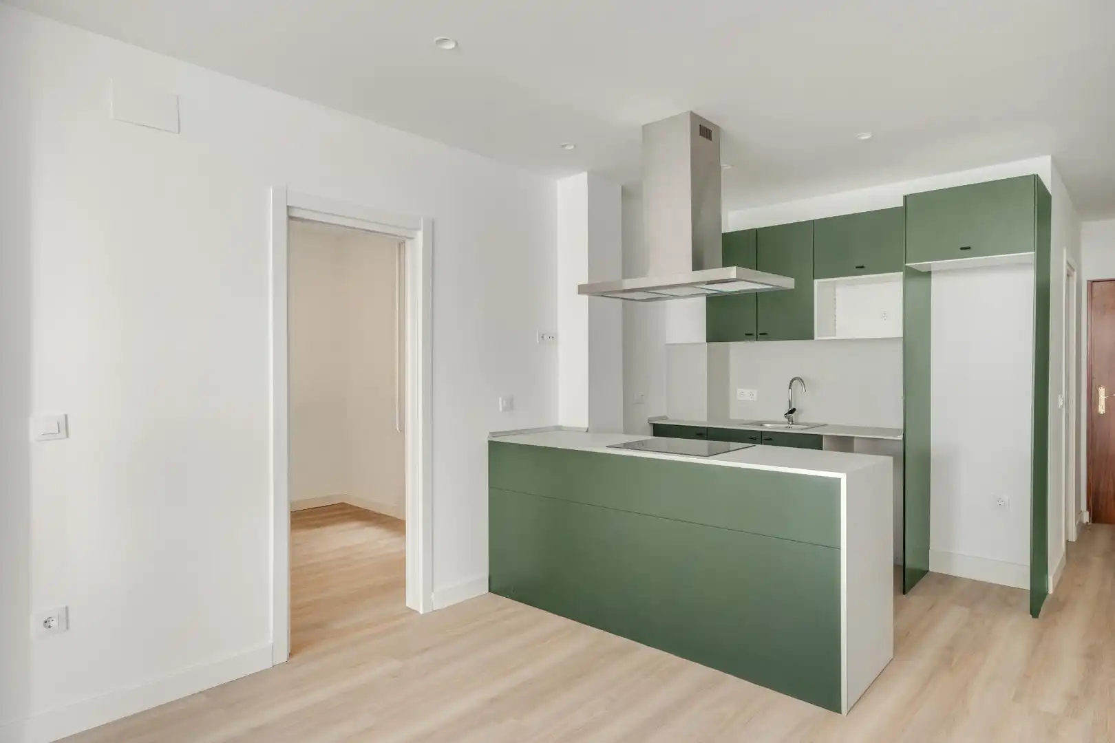 Flat with terrace for sale in Plaza Nogalera