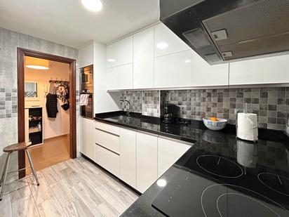 Kitchen of Flat for sale in  Granada Capital