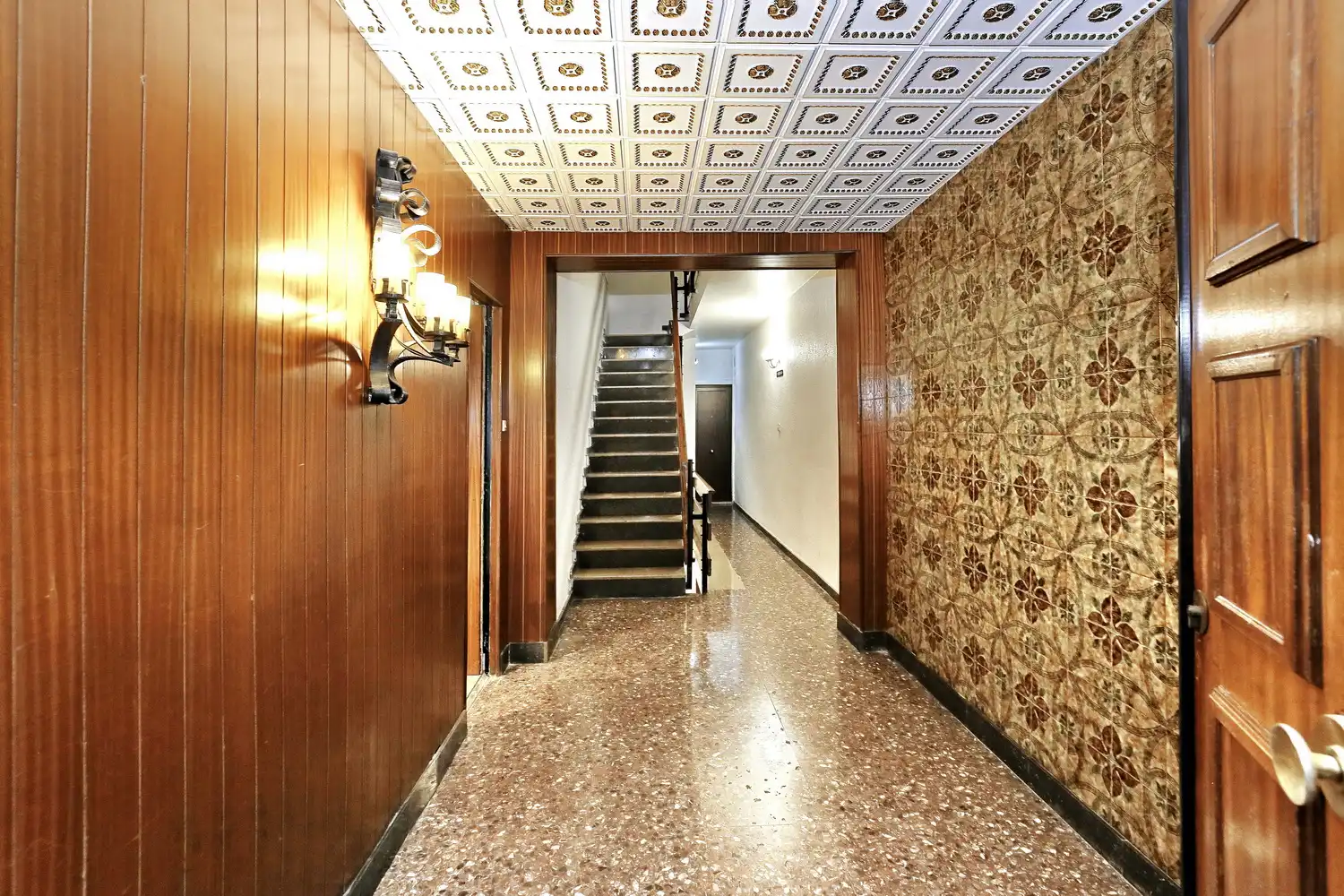 Wohnung zum Verkauf in Barcelona mit Klimaanlage, Heizung und Möbliert
