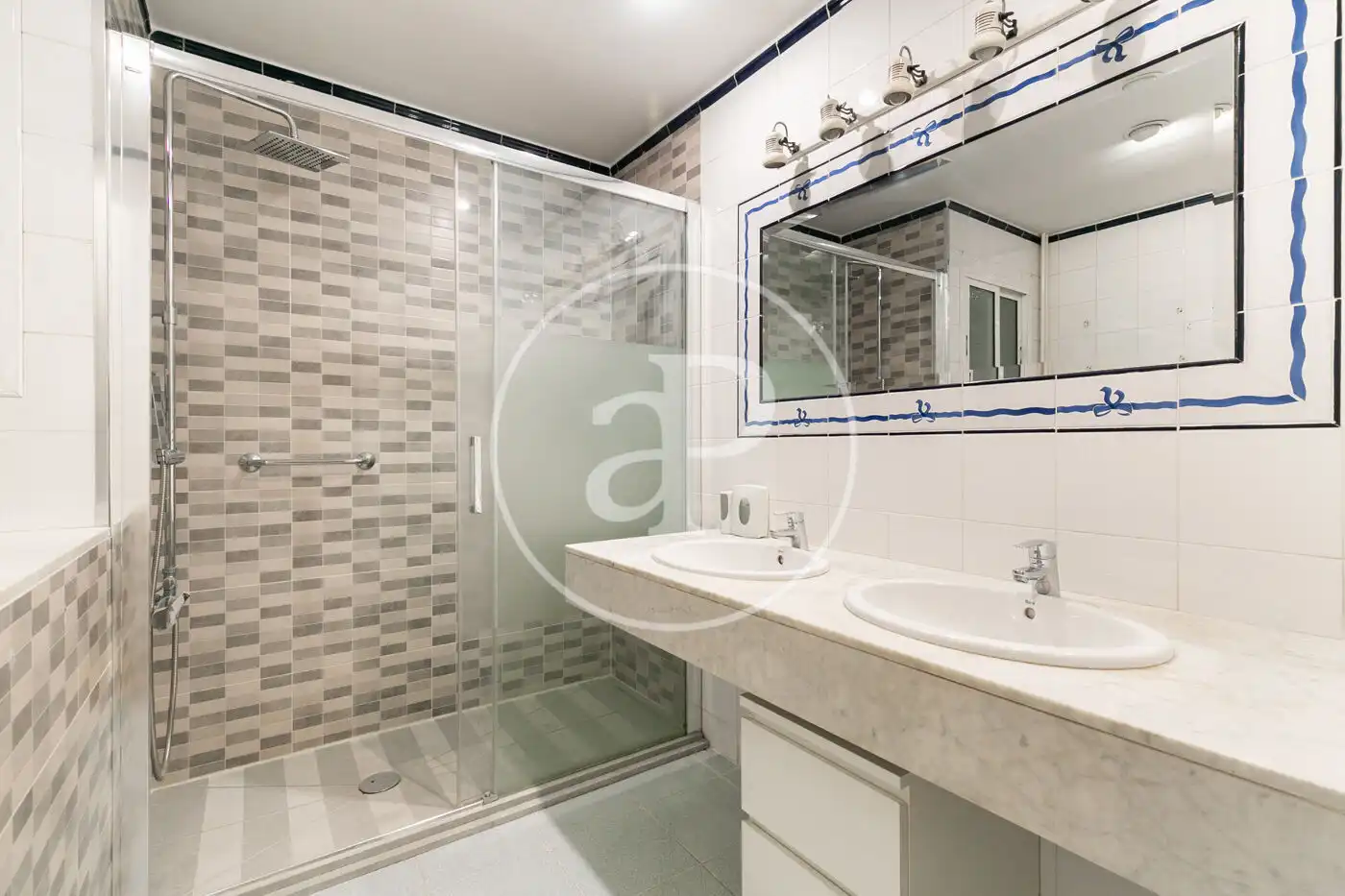 Baño de Piso de alquiler en Barcelona con Aire acondicionado, Calefacción y Terraza