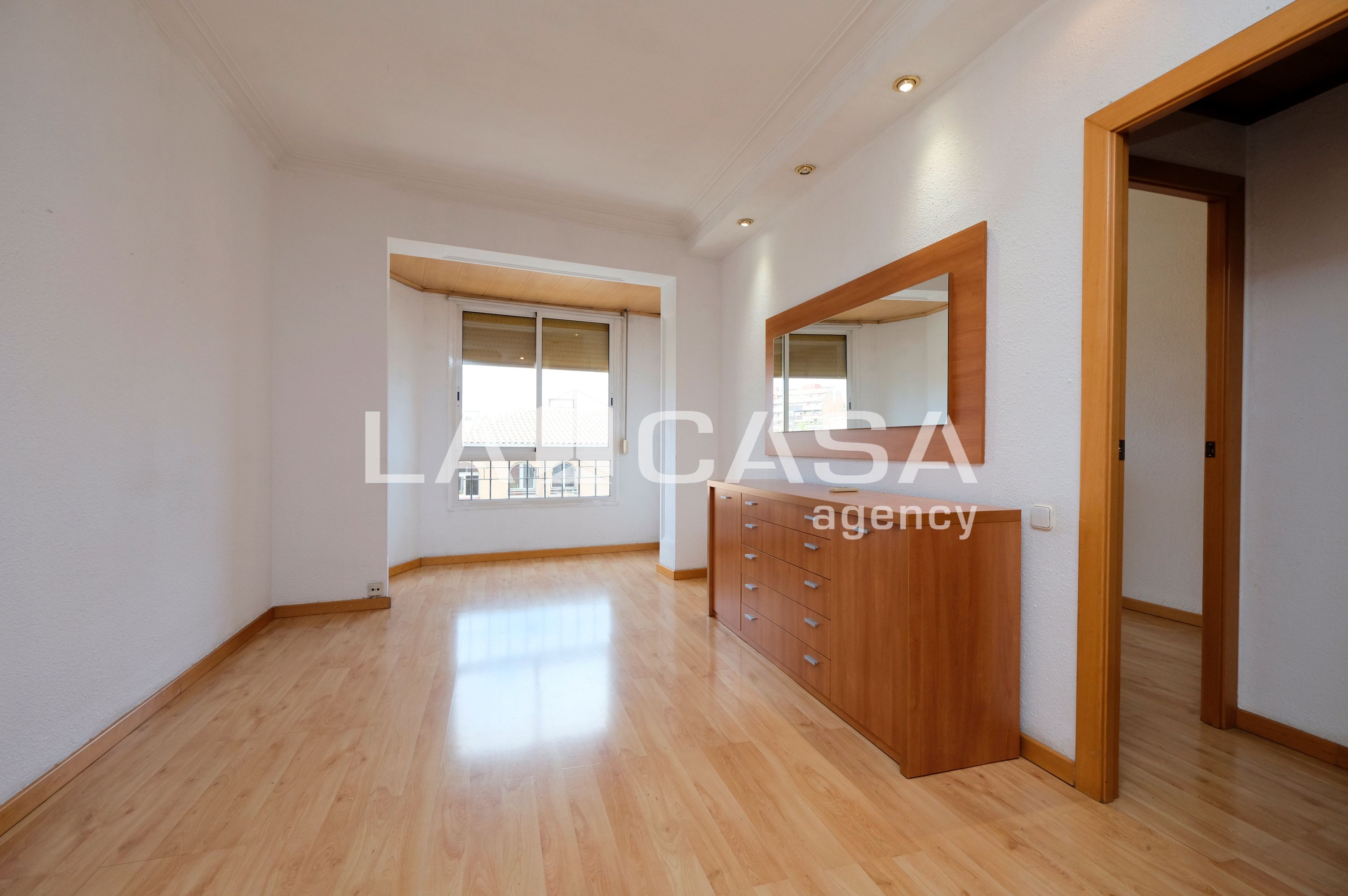 Flat for sale in  Barcelona Capital  with Heating