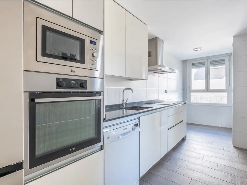 Kitchen of Flat for rent in Madrid  with Air Conditioner, Private garden and Terrace