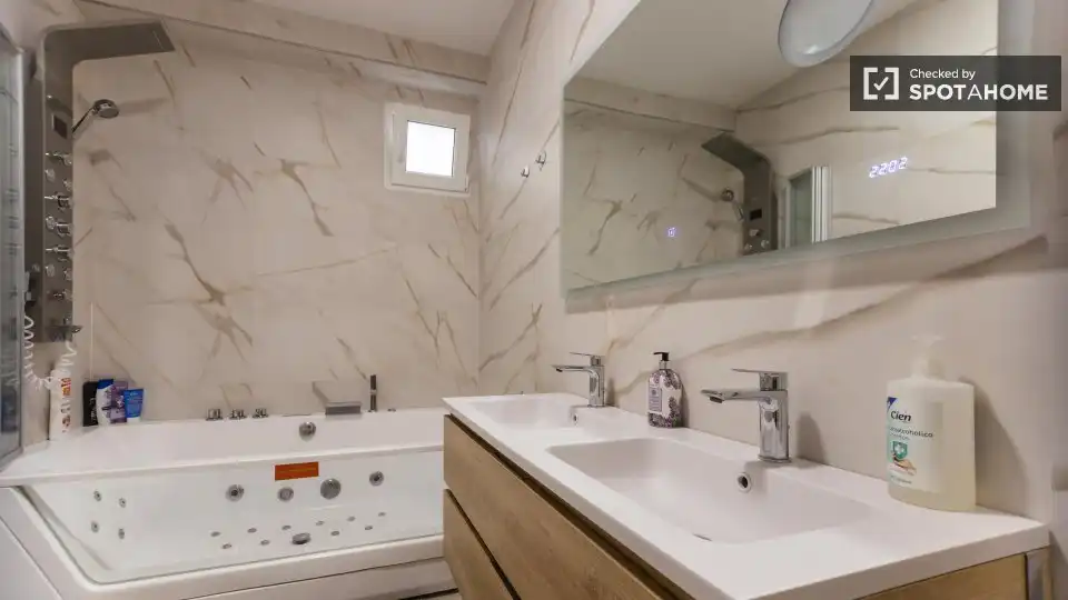 Flat with terrace to rent in L'Eixample, imagen 5