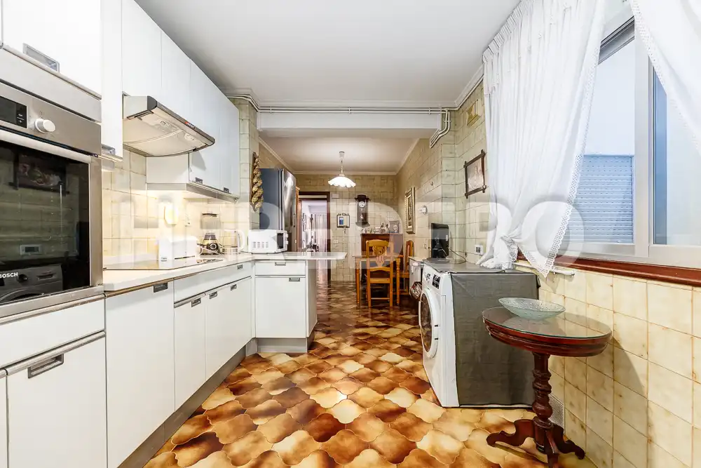 Kitchen of Flat for sale in Vigo   with Heating, Storage room and Balcony