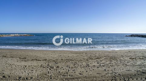 Exclusivo Apartamento en Venta  Puerto BanúsEn una de las zonas más codiciadas de Marbella, este luminoso apartamento de 141 m con