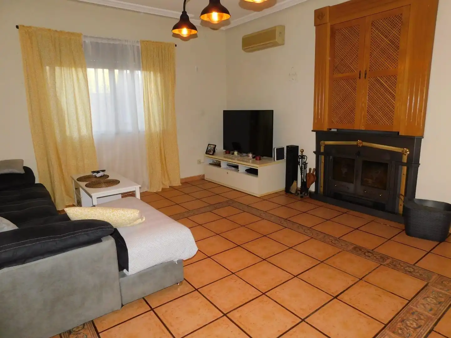 Sala de estar de Casa o chalet en venta en Palomeque con Aire acondicionado, Calefacción y Jardín privado