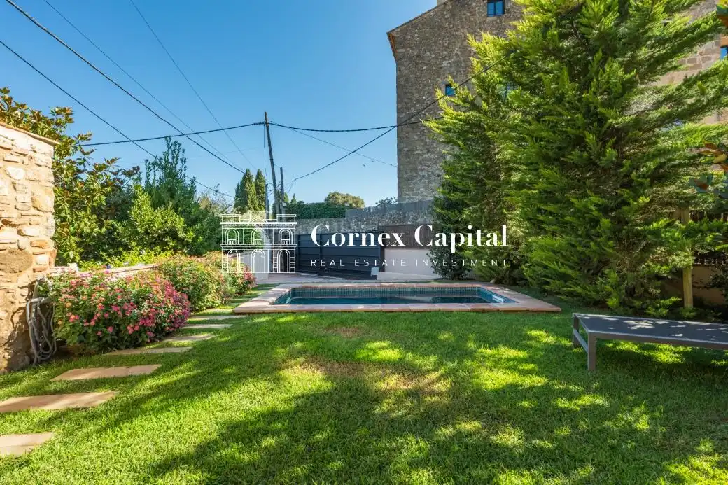 Vista exterior de Casa o chalet en venta en La Bisbal d'Empordà con Aire acondicionado, Calefacción y Jardín privado