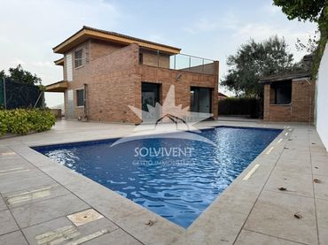 Villa con balcone in vendita a Cervelló