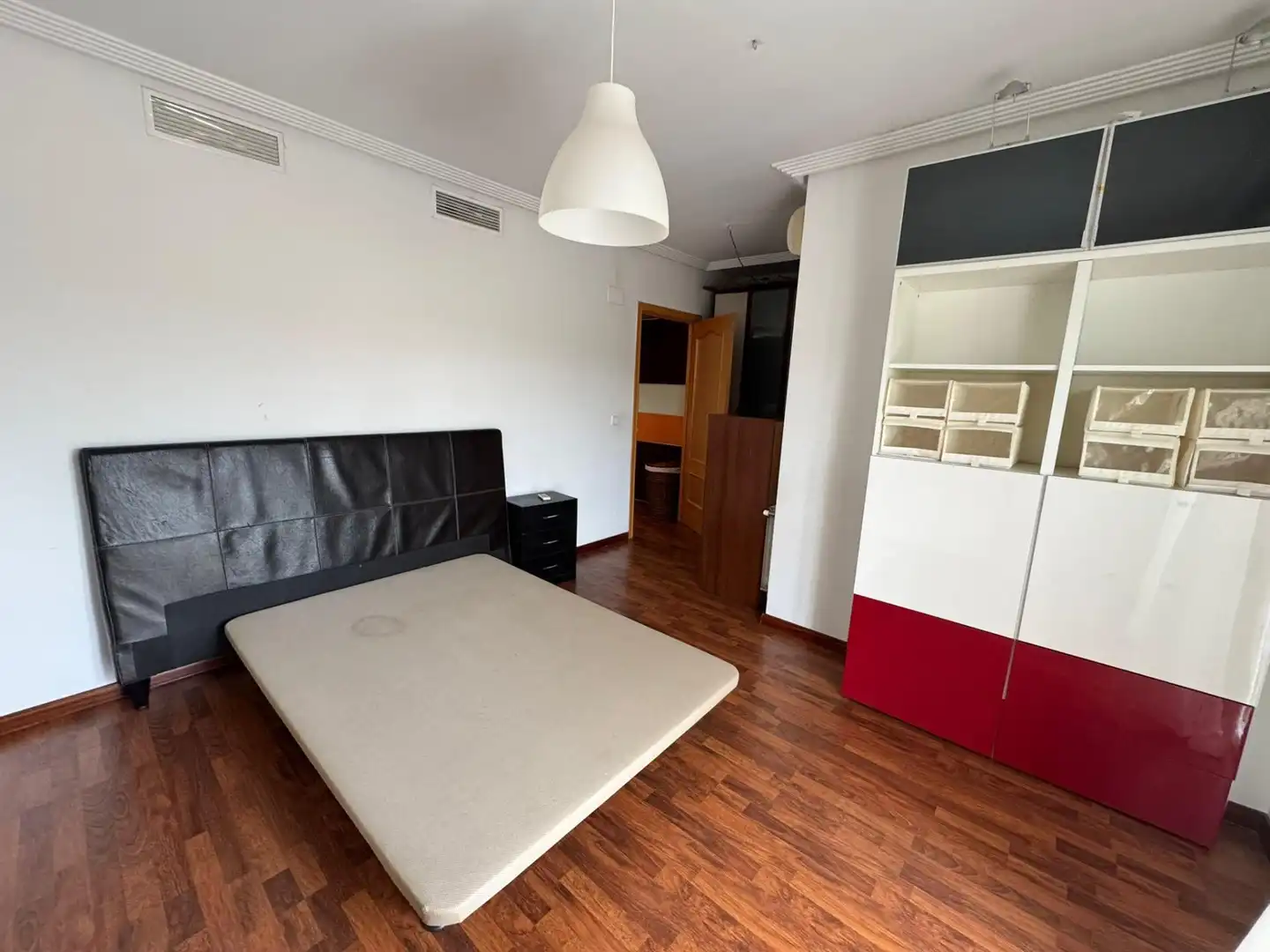 Habitación de Casa adosada en venta en Poblete con Aire acondicionado, Calefacción y Jardín privado