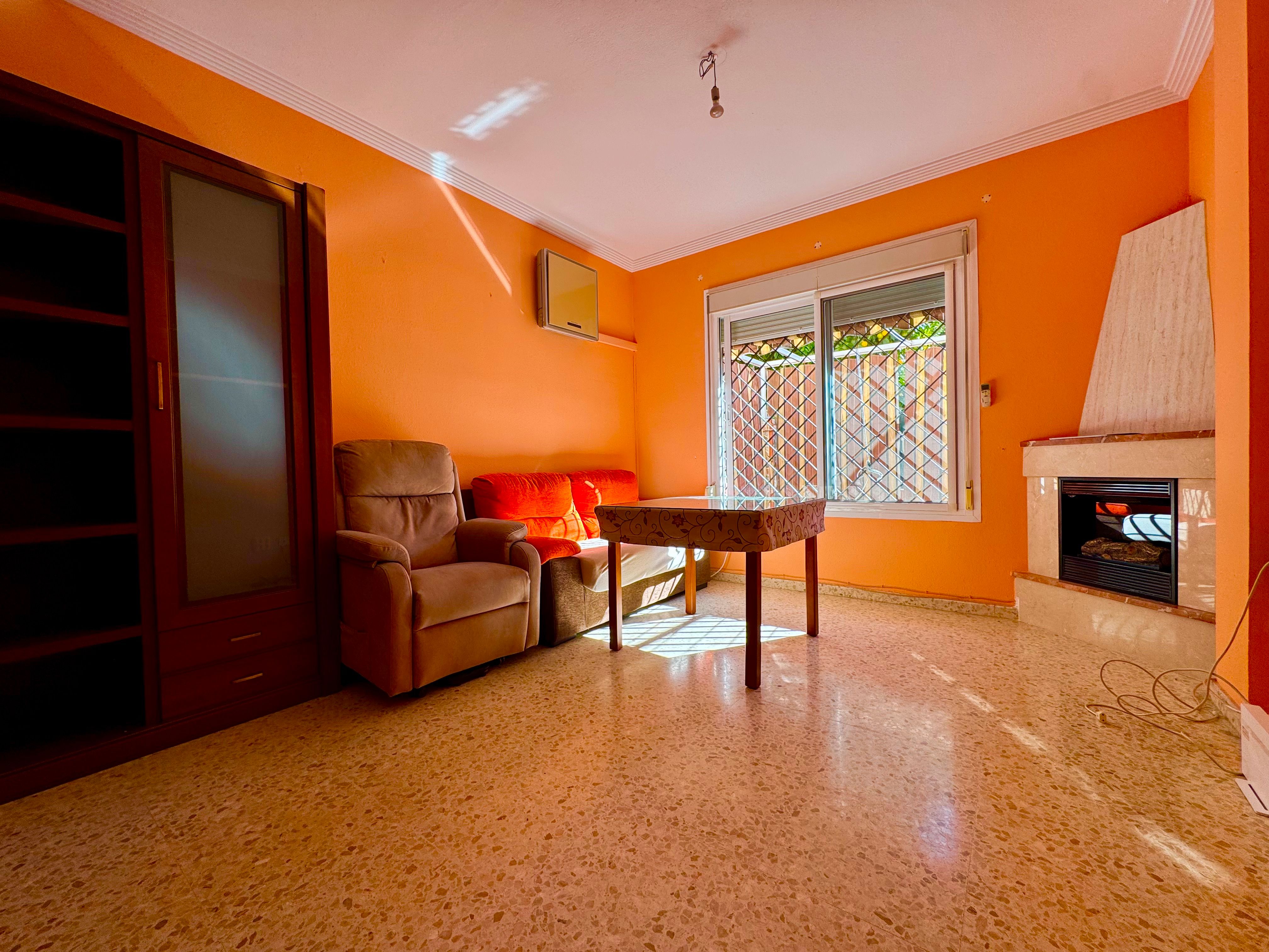 Sala d'estar de Casa adosada en venda en  Sevilla Capital amb Terrassa