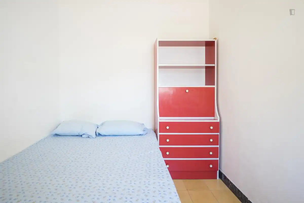 Habitación de Apartamento para compartir en L'Hospitalet de Llobregat con Amueblado, Horno y Lavadora