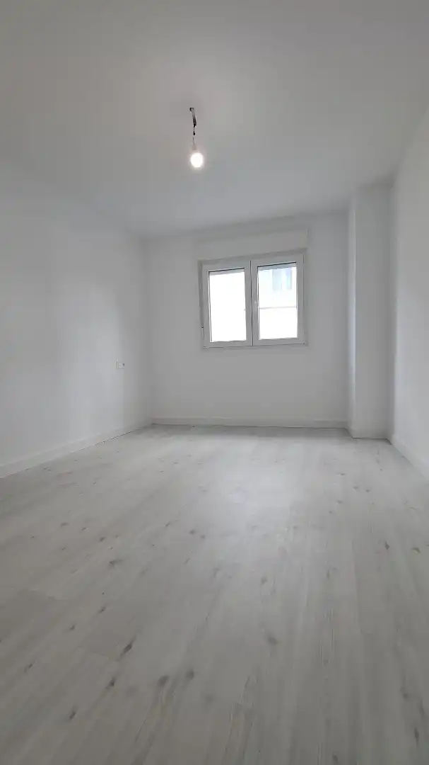 Habitación de Piso en venta en Ribeira con Calefacción, Parquet y Trastero