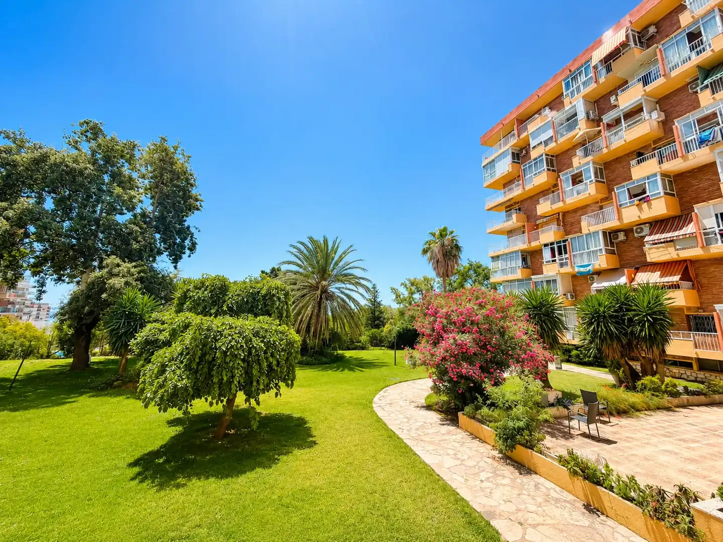Vista exterior de Apartament en venda en Benalmádena amb Aire condicionat, Terrassa i Moblat