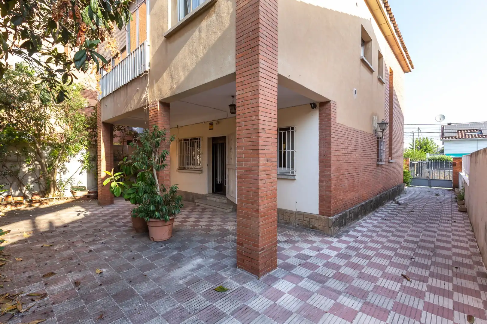 Vista exterior de Casa o xalet en venda en Montcada i Reixac amb Aire condicionat, Calefacció i Terrassa