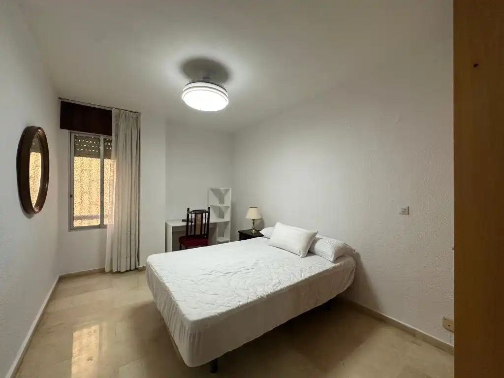 Bedroom of Flat for rent in Córdoba