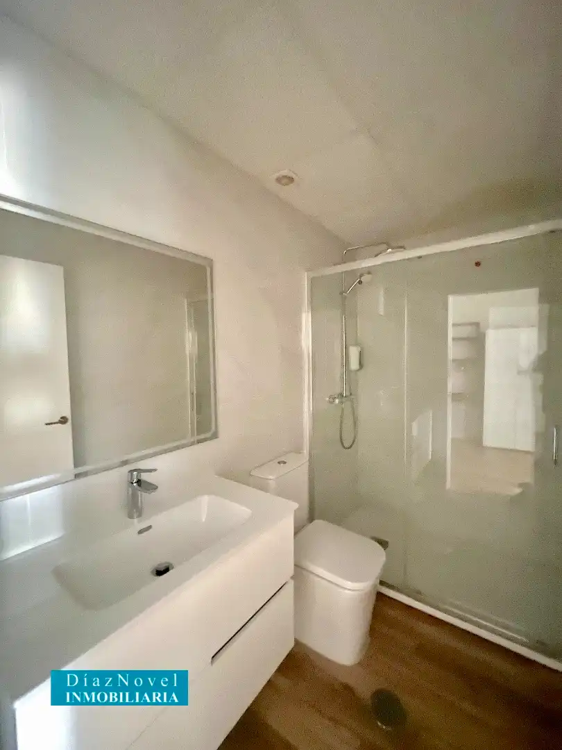 Baño de Local en venta en Málaga con Aire acondicionado, Calefacción y Parquet