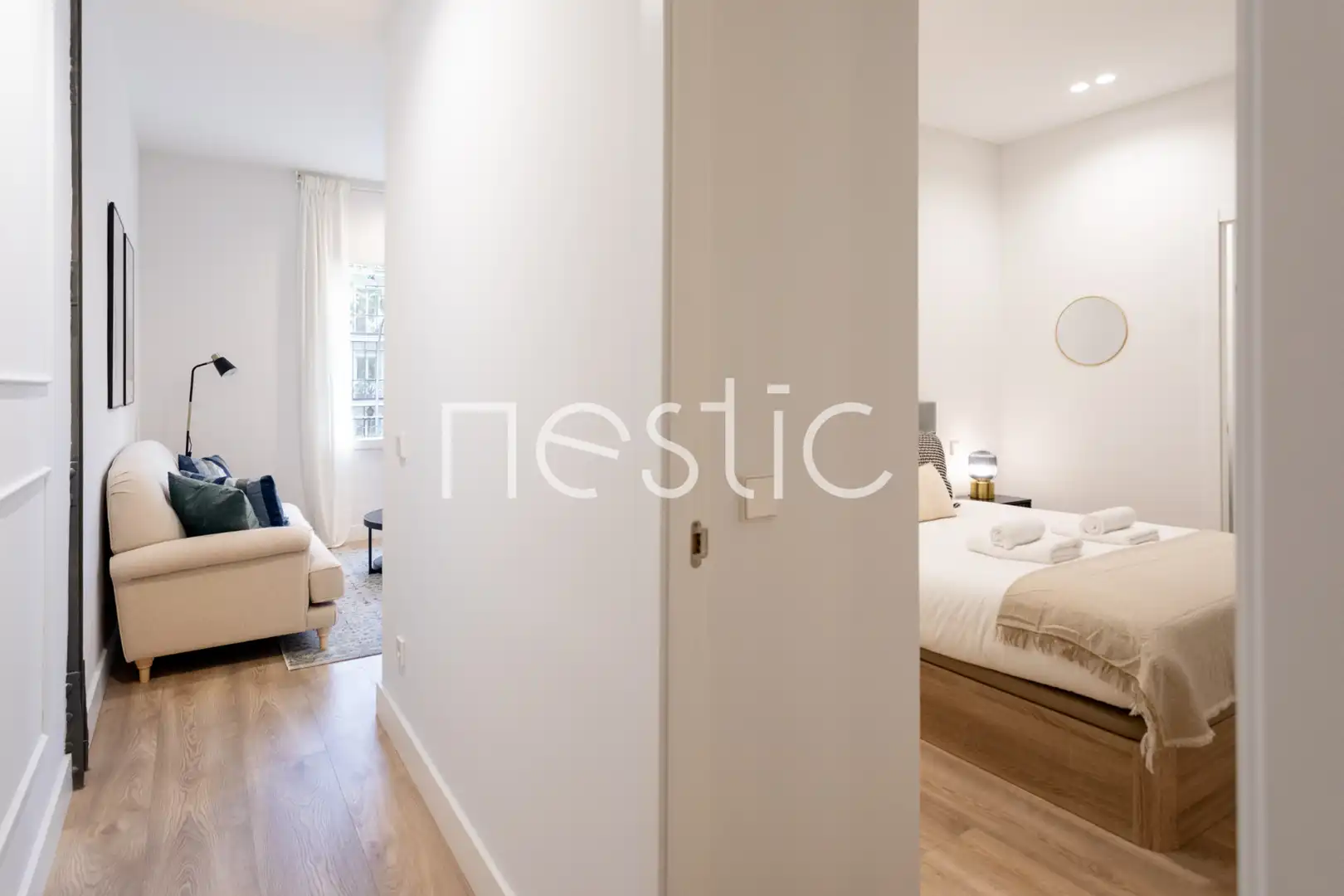 Dormitori de Apartament de lloguer en Madrid amb Aire condicionat, Calefacció i Moblat