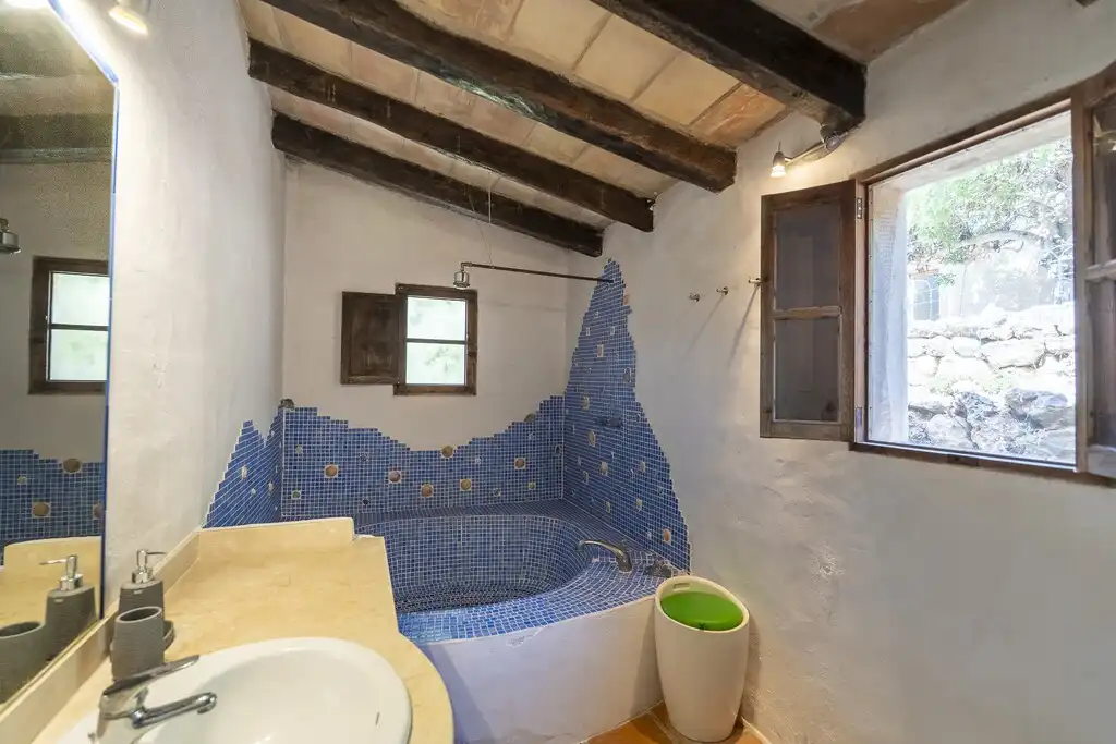 Bany de Finca rústica en venda en Pollença amb Aire condicionat, Calefacció i Jardí privat