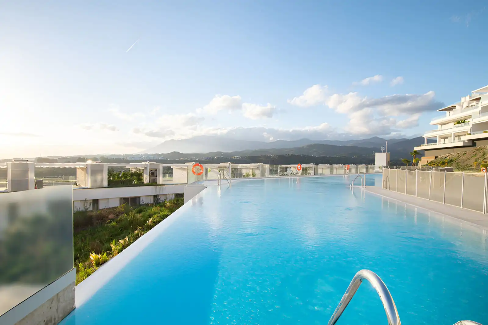 Piscina de Casa adosada en venda en Estepona amb Aire condicionat i Terrassa