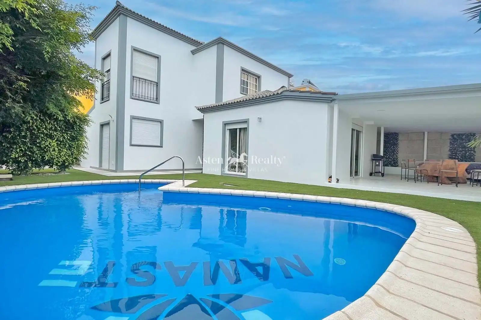 Maison jumelée avec piscine à vendre à Dublin