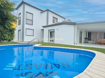 Casa aparellada amb piscina en venda a Dublin
