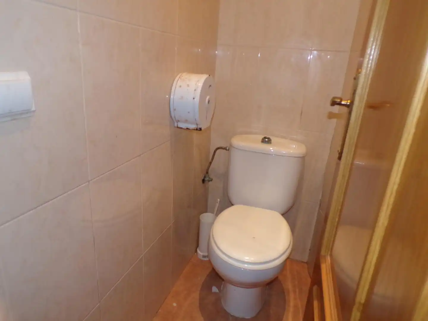 Bathroom of Commercial properties for sale in Castellón de la Plana / Castelló de la Plana  with Air Conditioner, Terrace and Furnished
