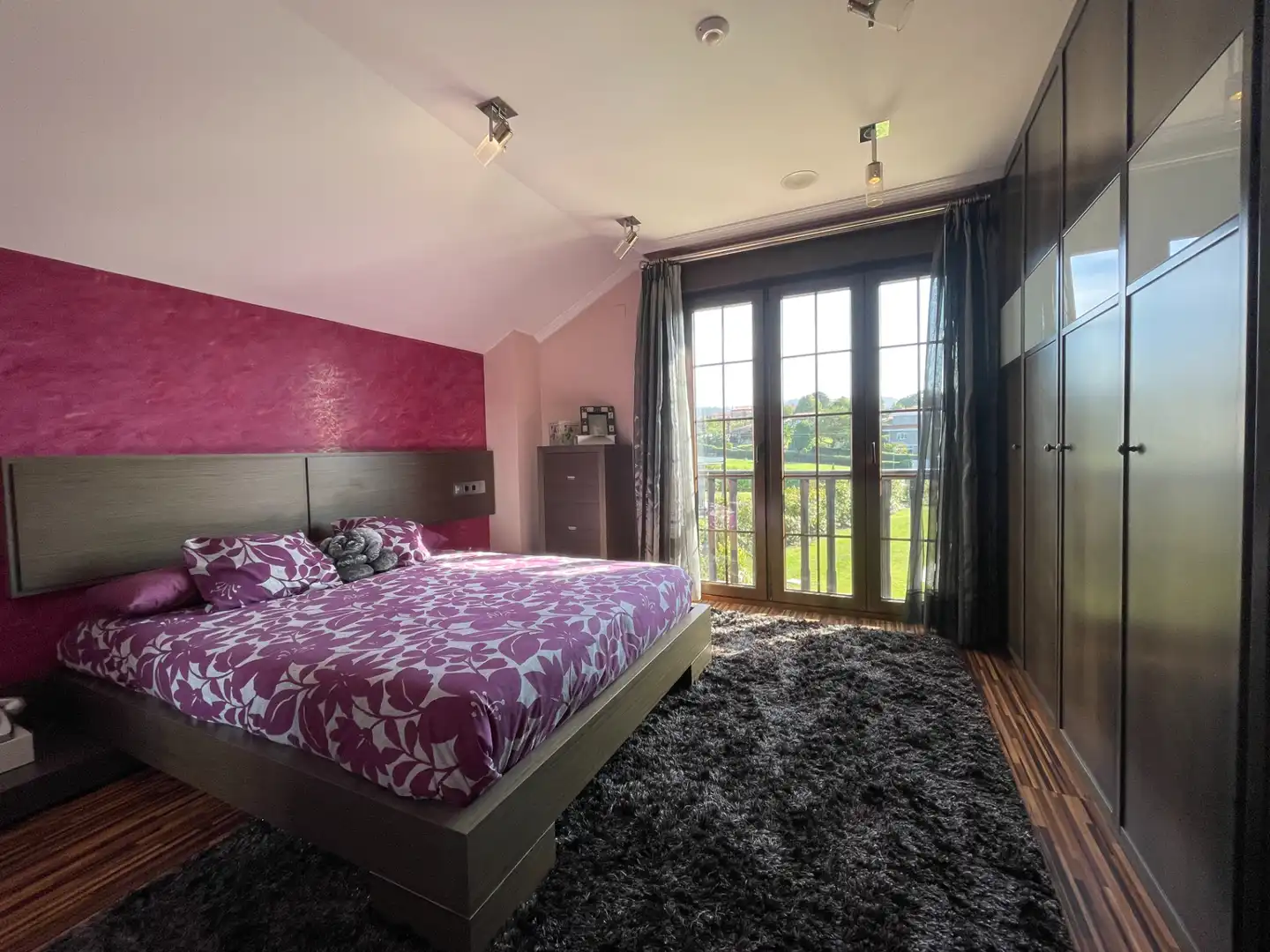 Dormitori de Casa o xalet en venda en Gijón  amb Calefacció, Jardí privat i Parquet