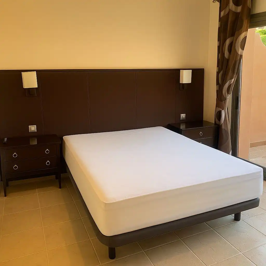 Dormitori de Àtic de lloguer en Estepona amb Aire condicionat, Terrassa i Piscina