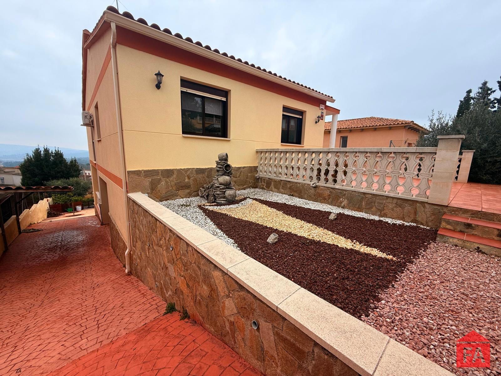 Exterior view of House or chalet for sale in La Bisbal del Penedès  with Air Conditioner, Heating and Terrace