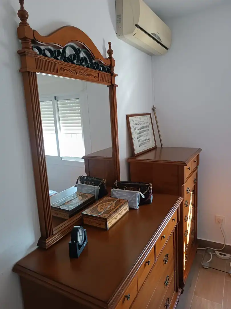 Dormitori de Apartament de lloguer en Benalmádena amb Aire condicionat, Terrassa i Moblat
