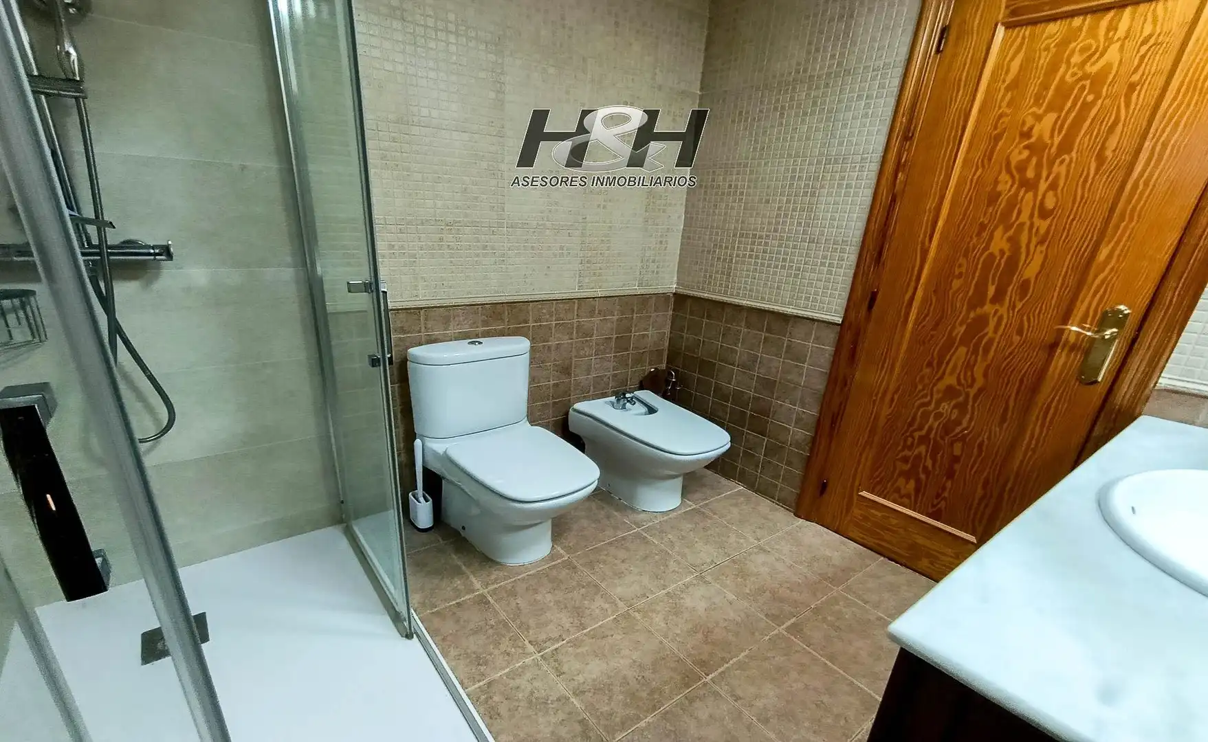 Bany de Casa o xalet en venda en Riba-roja de Túria amb Aire condicionat, Calefacció i Jardí privat