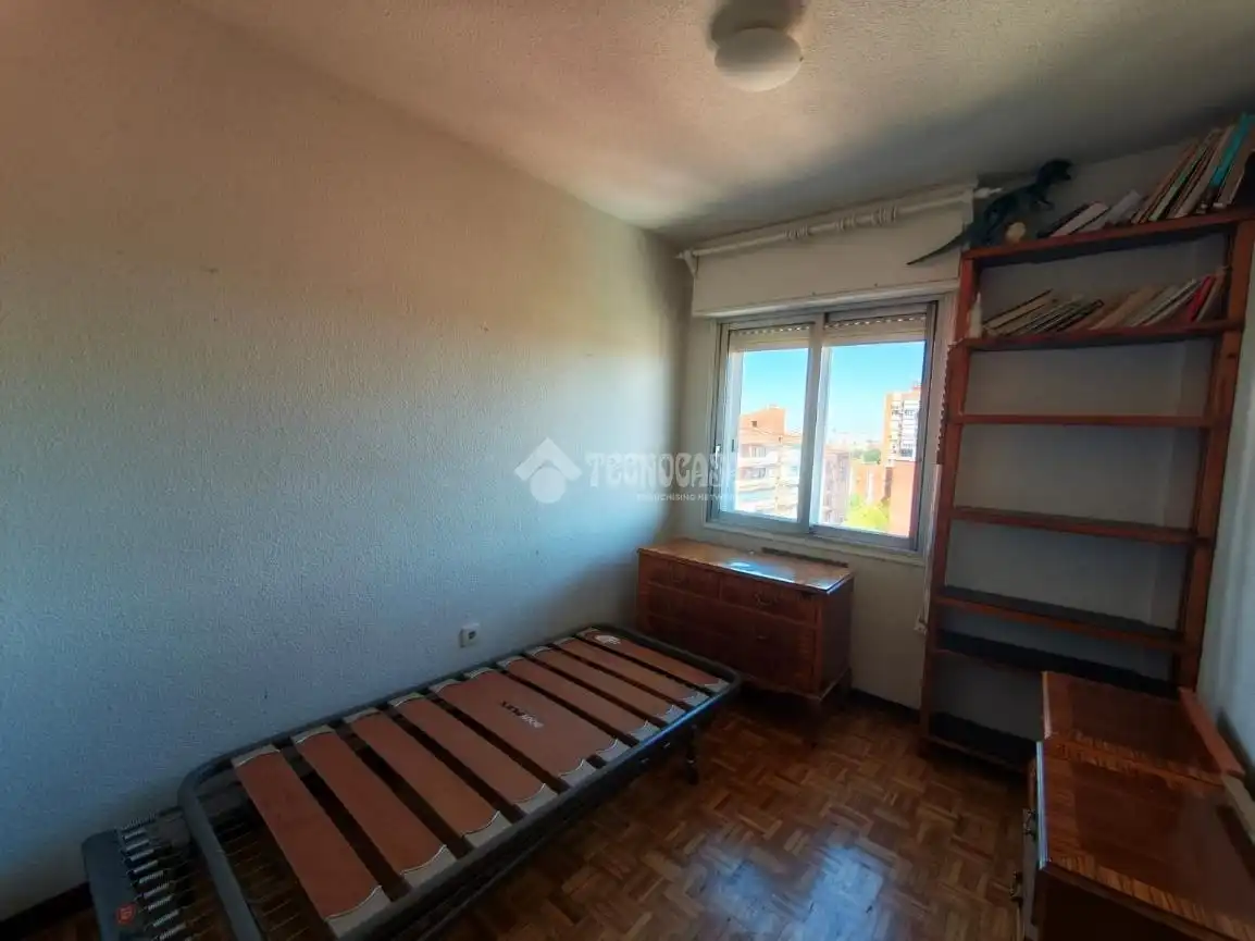 Habitación de Piso en venta en Madrid con Calefacción y Terraza