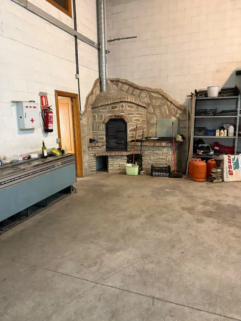 Fabrikhallen zur Miete in  Logroño