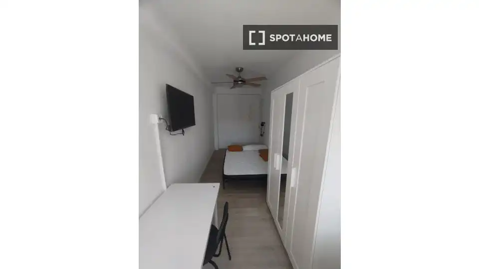 Bedroom of Flat for rent in Madrid  with Air Conditioner, Heating and Furnished
