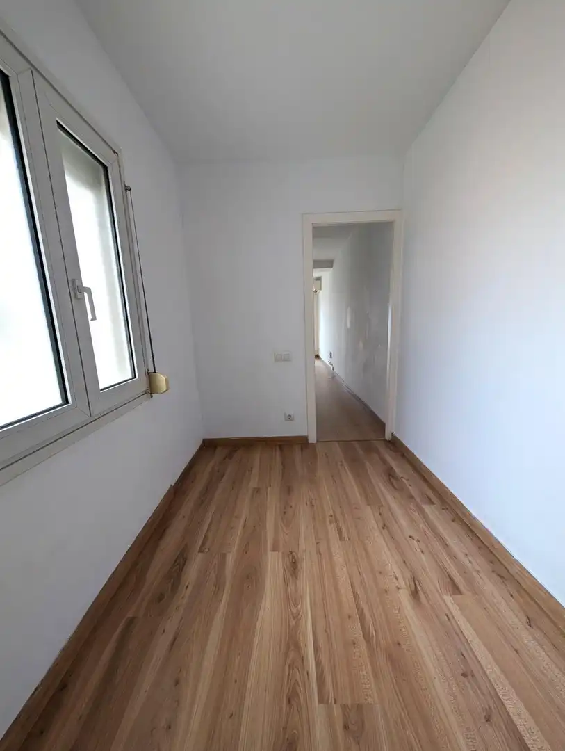 Dúplex en venta en Sant Vicenç Dels Horts con Aire acondicionado, Calefacción y Terraza