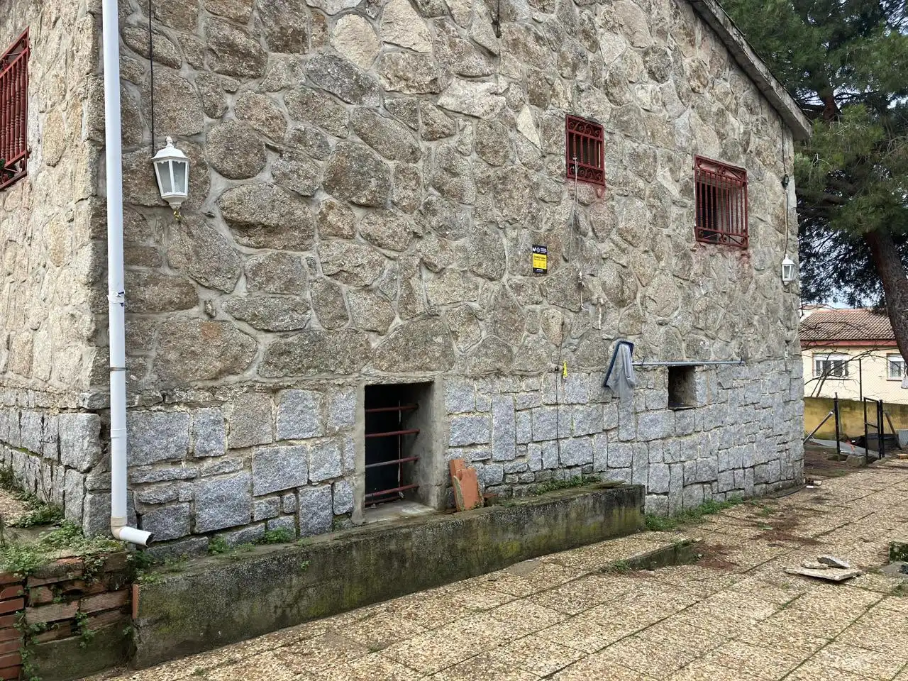 Vista exterior de Casa o xalet en venda en Pelayos de la Presa amb Jardí privat, Terrassa i Piscina